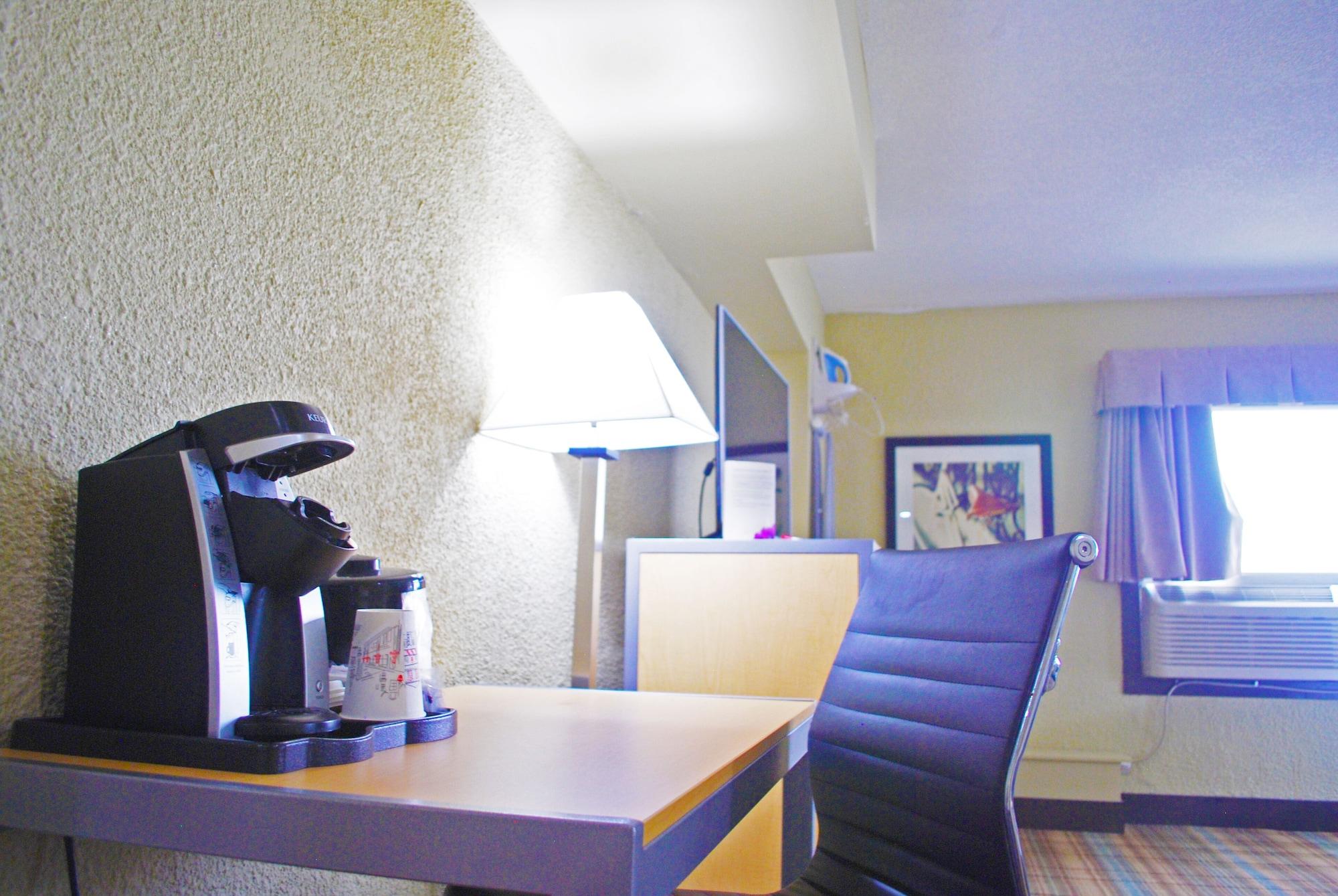 Ramada By Wyndham Edmonton Yellowhead Nw المظهر الخارجي الصورة