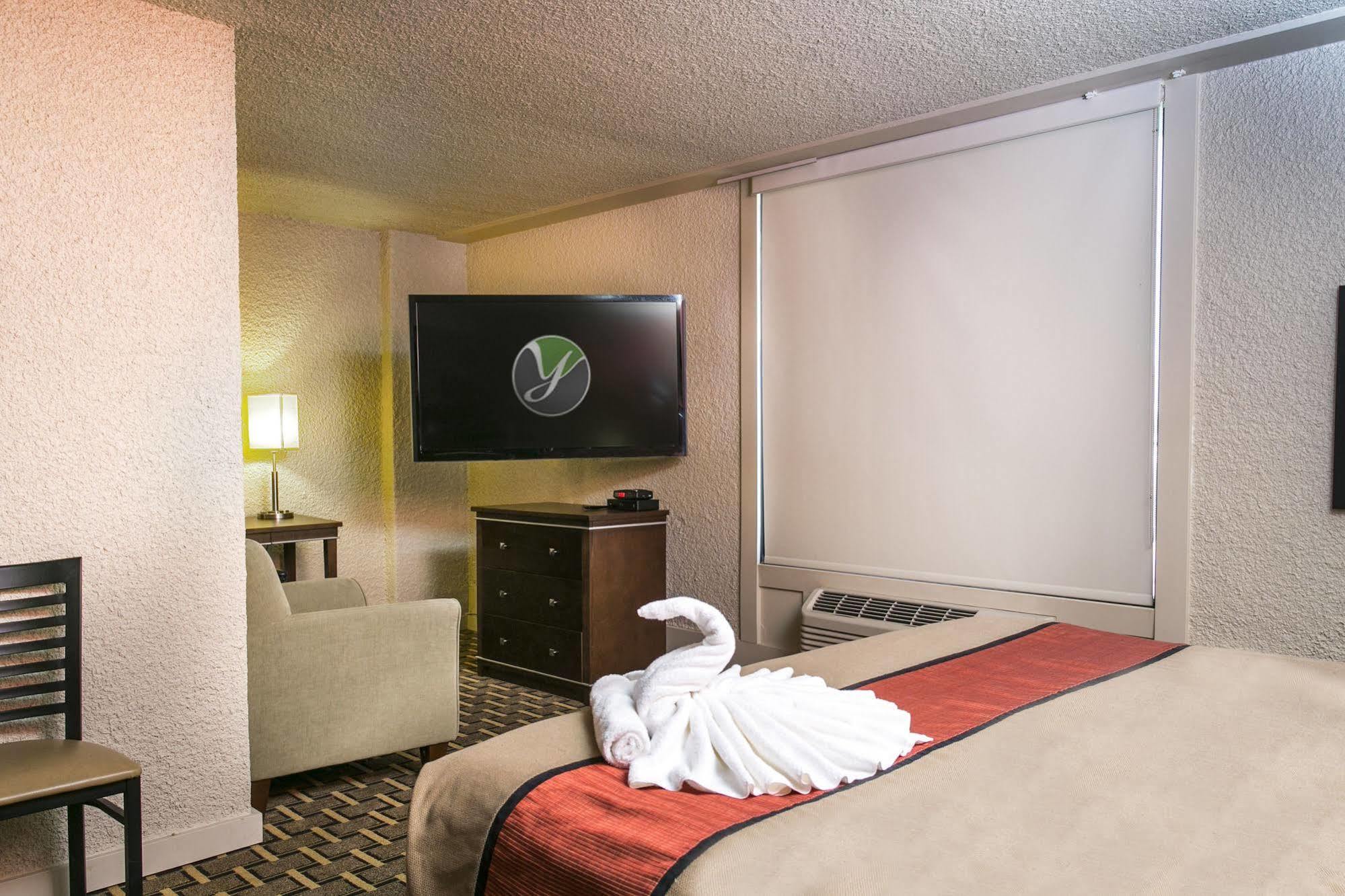 Ramada By Wyndham Edmonton Yellowhead Nw المظهر الخارجي الصورة